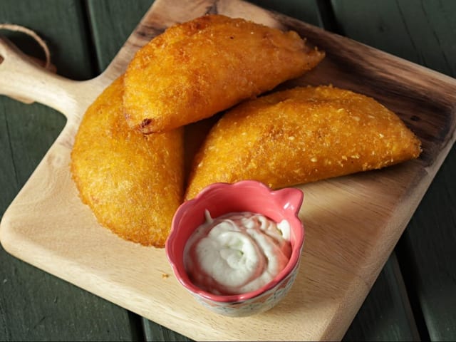 Empanada de Maiz Carne Molida.