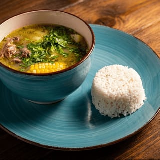 Sopa Del Dia 24 Oz. Res INCLUYE PORCION DE ARROZ O Arepa